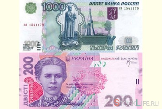 С сегодняшнего дня в Крыму можно расплачиваться рублями